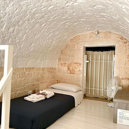 Bed and Breakfast Nido Di Pietra-Dimora In Centro Альберобелло Екстер'єр фото