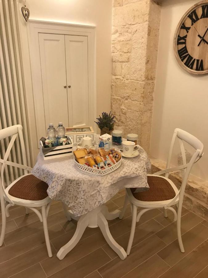 Bed and Breakfast Nido Di Pietra-Dimora In Centro Альберобелло Екстер'єр фото