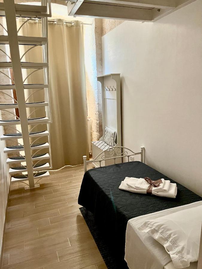 Bed and Breakfast Nido Di Pietra-Dimora In Centro Альберобелло Екстер'єр фото