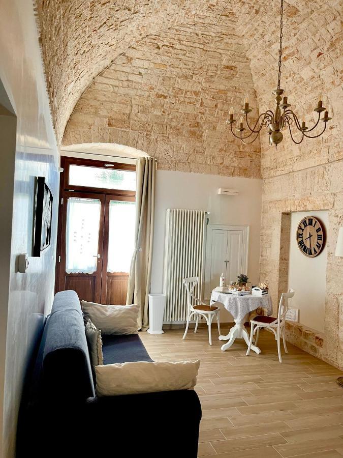 Bed and Breakfast Nido Di Pietra-Dimora In Centro Альберобелло Екстер'єр фото