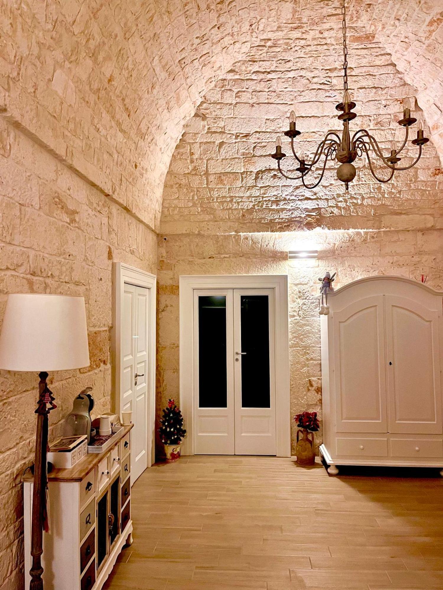 Bed and Breakfast Nido Di Pietra-Dimora In Centro Альберобелло Екстер'єр фото